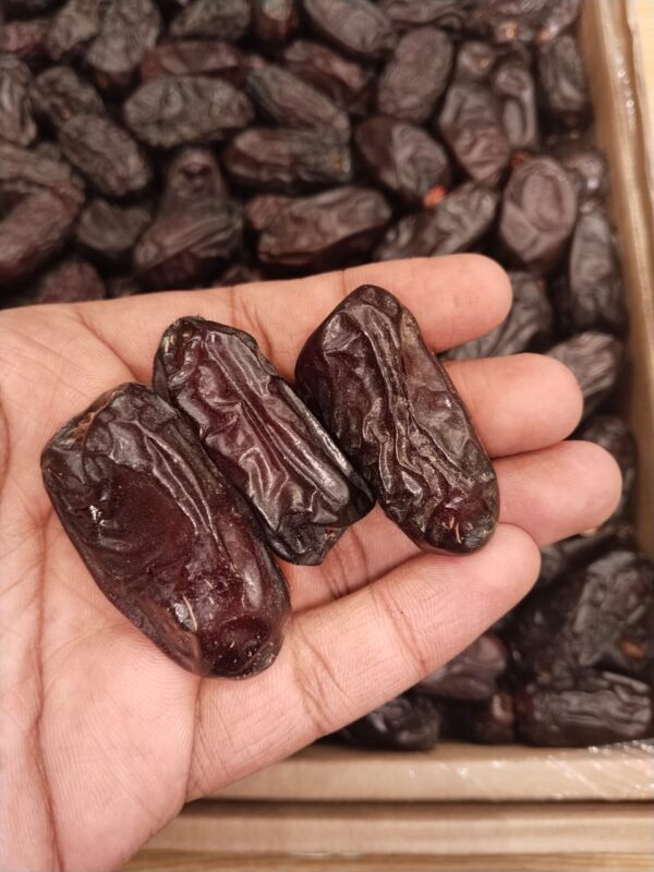 کلمی Khajur || Kalmi Dates: Nature's Premium Delight Packed with Flavor and Nutrition" - Image 2