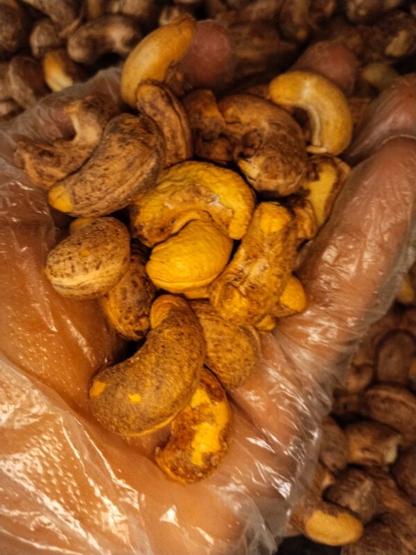 چھلکے ہوئے کاجو || Chhilka Kaju: Cashews with Skin, Packed with Natural Flavor and Nutrition