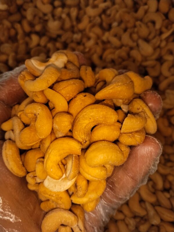 بھنے ہوئے کاجو || Roasted Kaju: Crunchy, Flavorful Cashews Perfect for a Healthy Snack