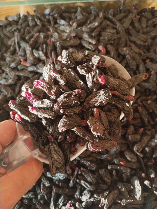 نیلم کشمش || Sapphire raisins: Sweet, Nutrient-Rich Dried Grapes for Energy and Wellness